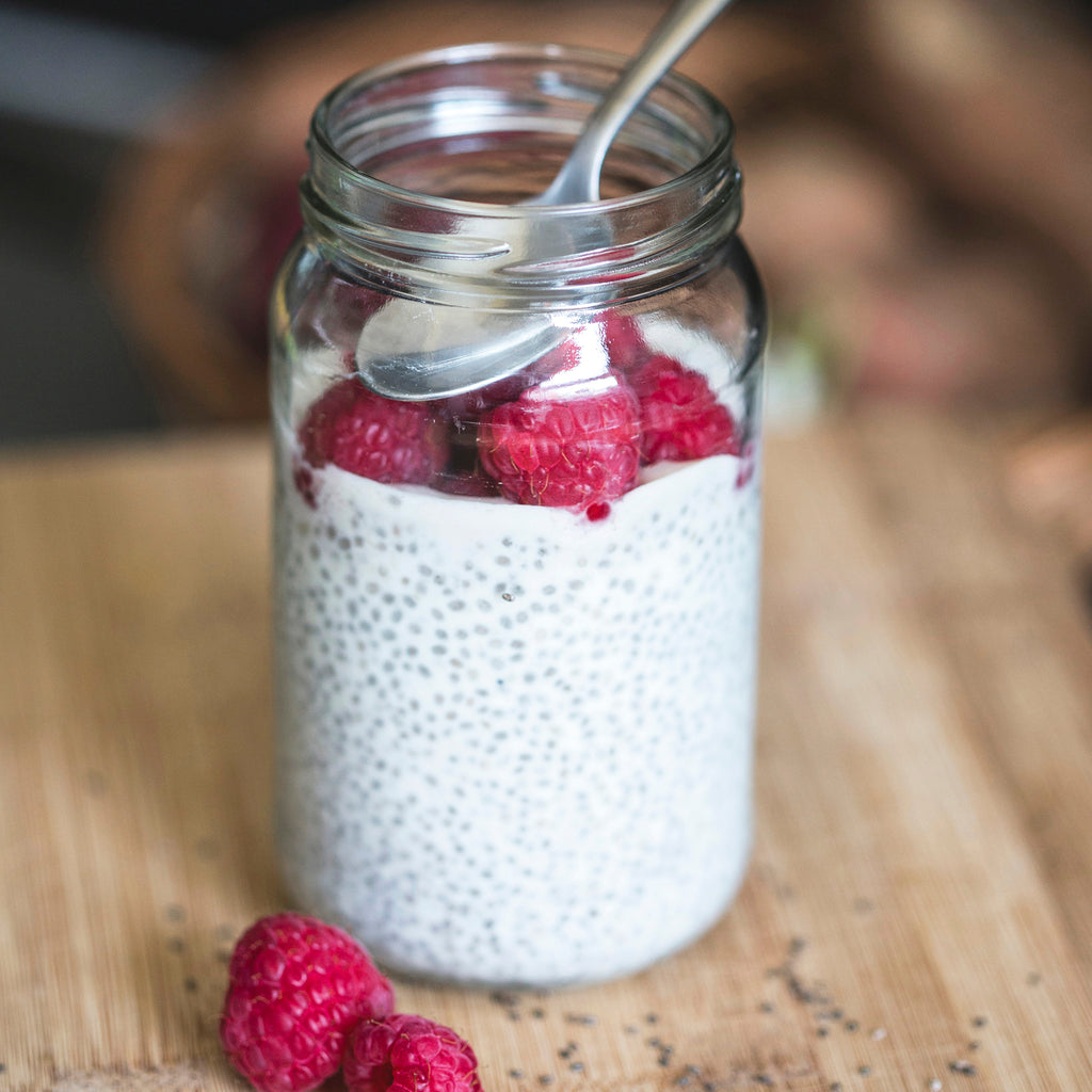 YOGUR NATURAL CON FRAMBUESAS Y SEMILLAS DE CHÍA.