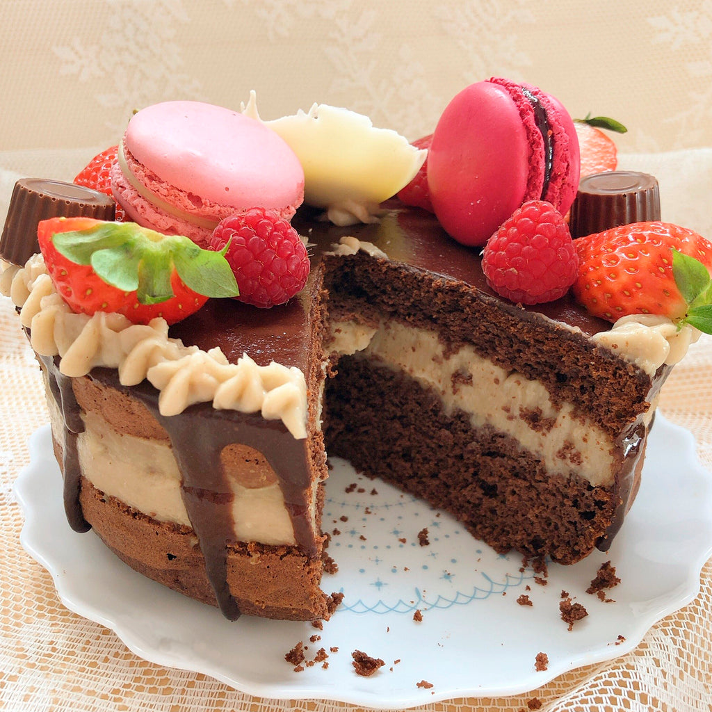 TARTA DE CHOCOLATE CON RELLENO DE CHOCO BLANCO.