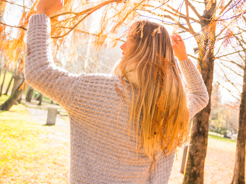 La caída del cabello en otoño: ¿Por qué ocurre y cómo prevenirla?